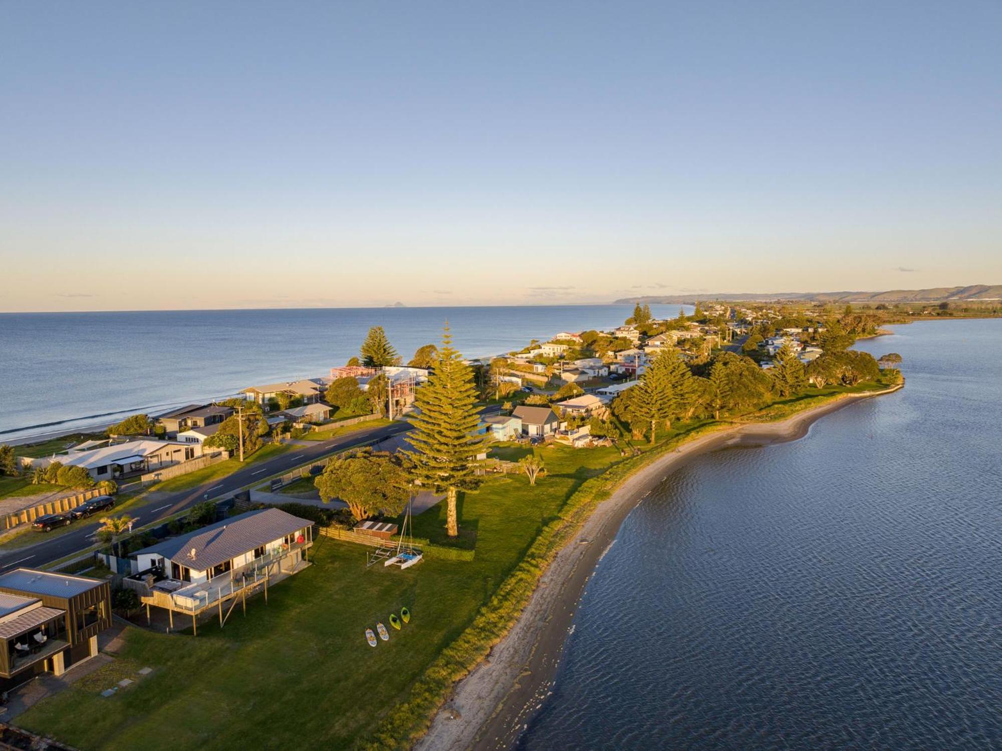 Pukehina Estuary Sunset Views Holiday Home Kültér fotó