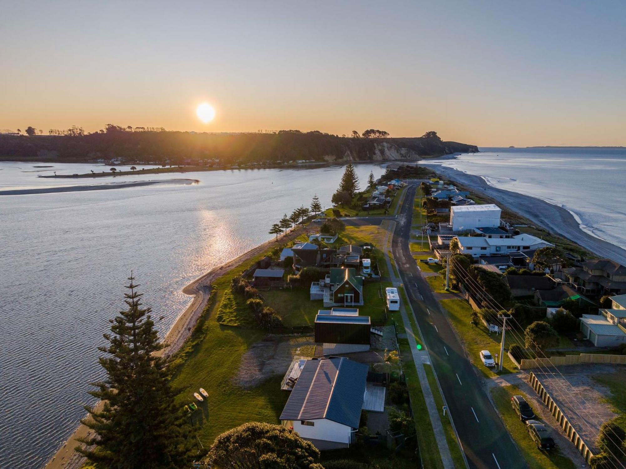 Pukehina Estuary Sunset Views Holiday Home Kültér fotó